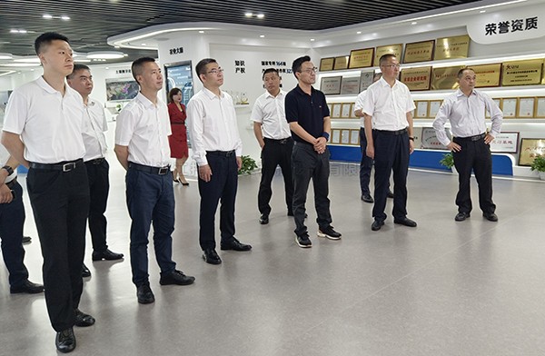 德阳市人大常委会副主任杨芳清、中江县委书记杜尚武率考察组赴托普云农考察调研