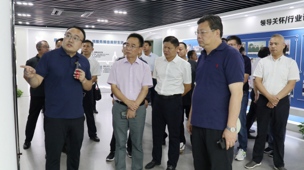 湖北省鄂州市委常委、副市长卢辉一行莅临托普云农考察调研