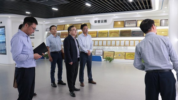 杭州市拱墅区委常委、常务副区长黄飞一行莅临托普云农考察调研