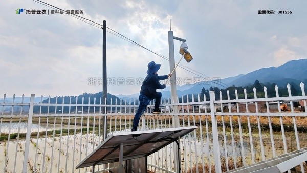 春垄之上，托普人用专业与温度，唤醒每一台“农田卫士”