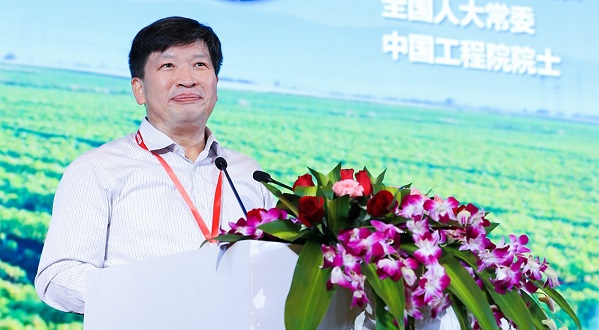 中国科学技术协会副主席、中国工程院副院长、全国人大常委、中国工程院院士邓秀新