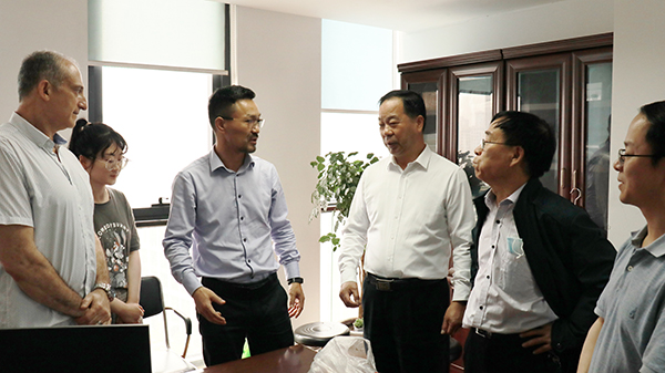 中国农业技术推广协会会长陈生斗、秘书长张互助莅临托普云农考察参观
